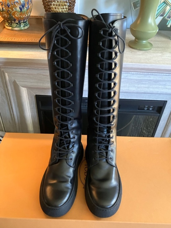 Tod's Shoes - Tod’s STUNNING Luxury boots- size euro 40 or 9.5 US Women’s NWT